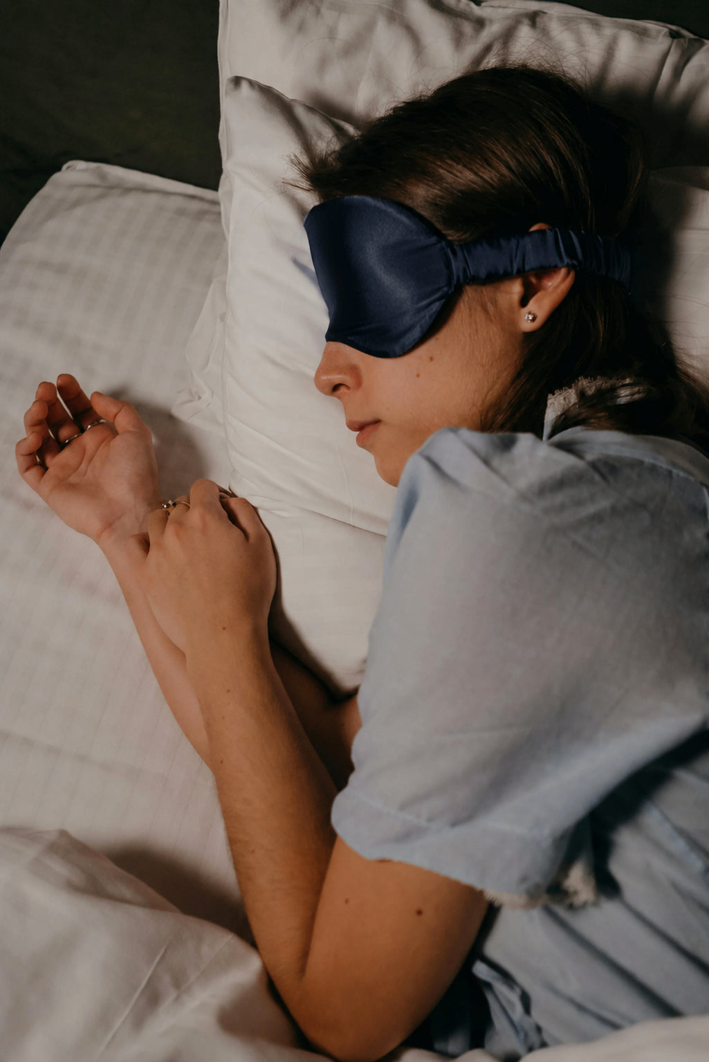 Antifaz de Seda para un Sueño Profundo AuraRelieve
