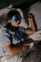 Antifaz de Seda para un Sueño Profundo AuraRelieve